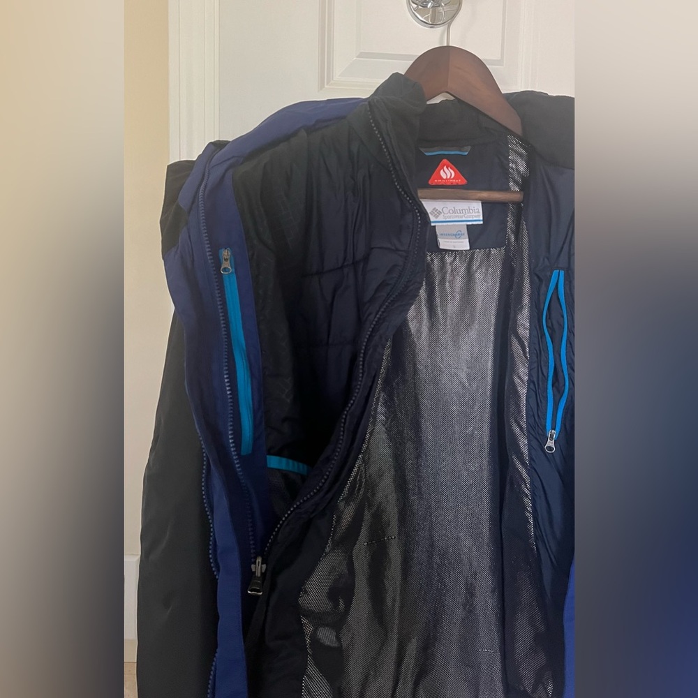 Columbia Men's Black and Blue Ski Jacket - Picture 6 of 6